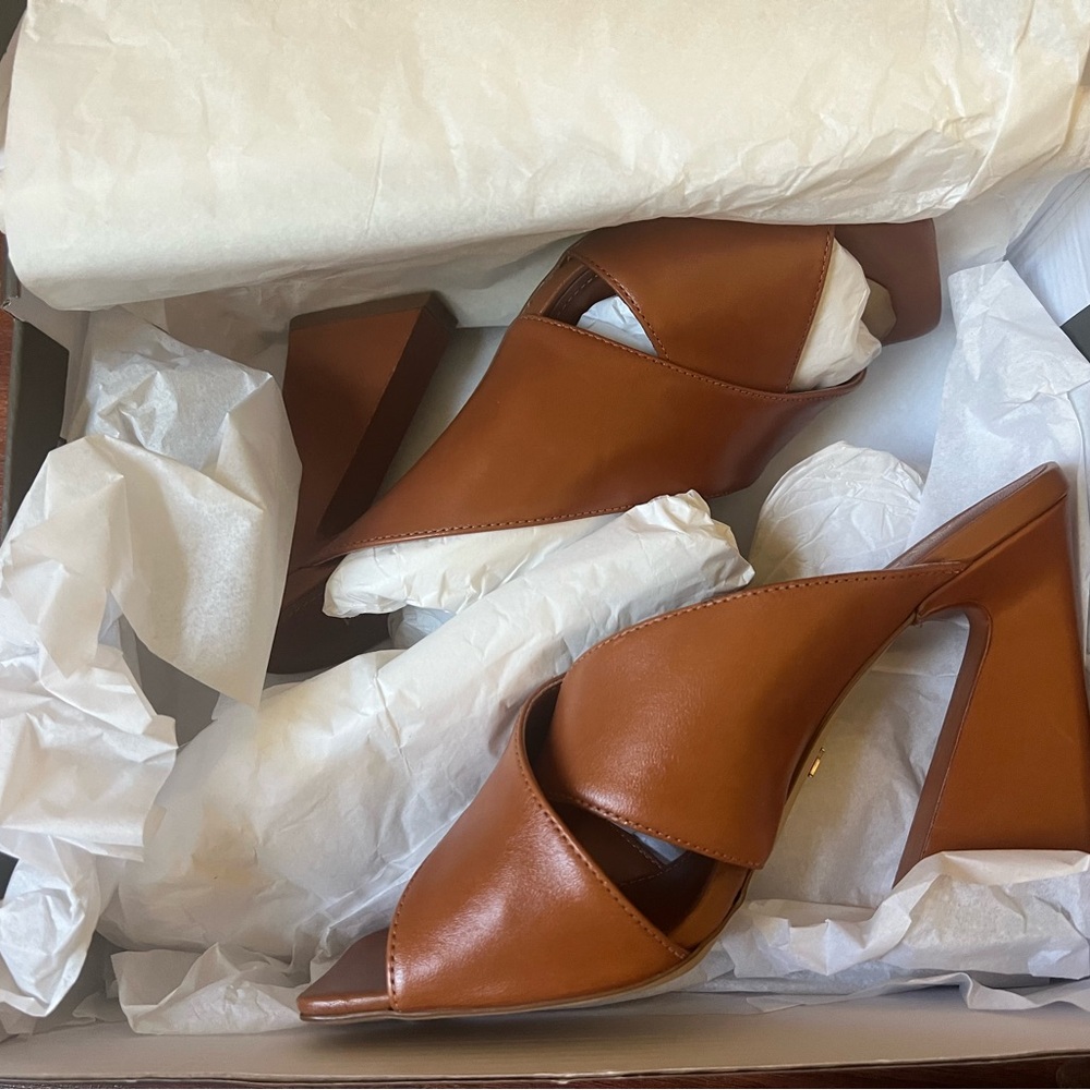 Leather sandals